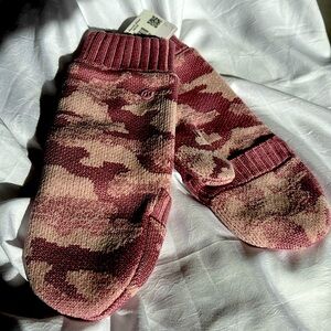 Lulumelon Pink Camouflage Mittens